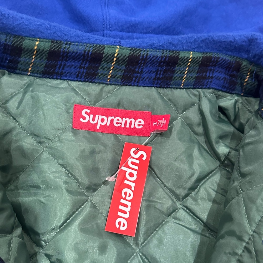 Supreme Coat - Picture 2 of 3